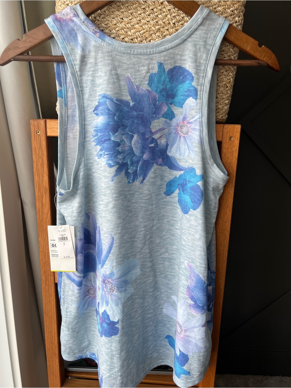 Old Navy Women's Light Blue Floral Tank - Picture 3 of 3